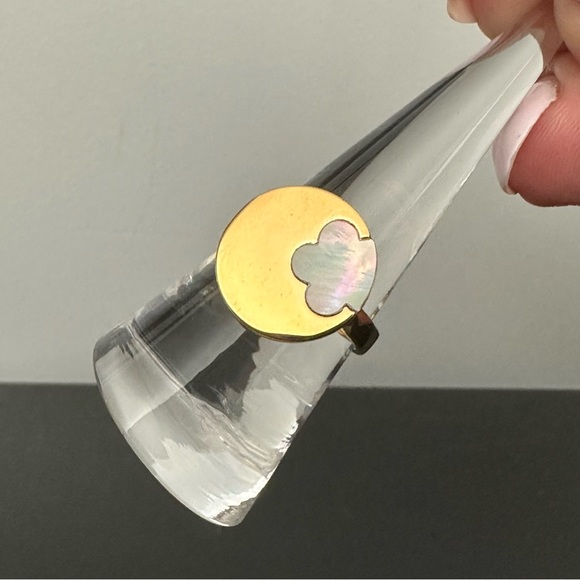 Ann Taylor Gold Plated Pearl Clover Ring - Picture 3 of 6